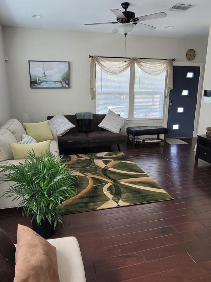 Ferienhaus Spacious Townhouse Minutes From Downtown Sa. *